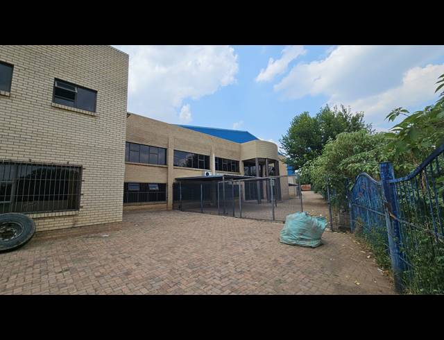3,100M² WAREHOUSE FOR SALE IN JET PARK